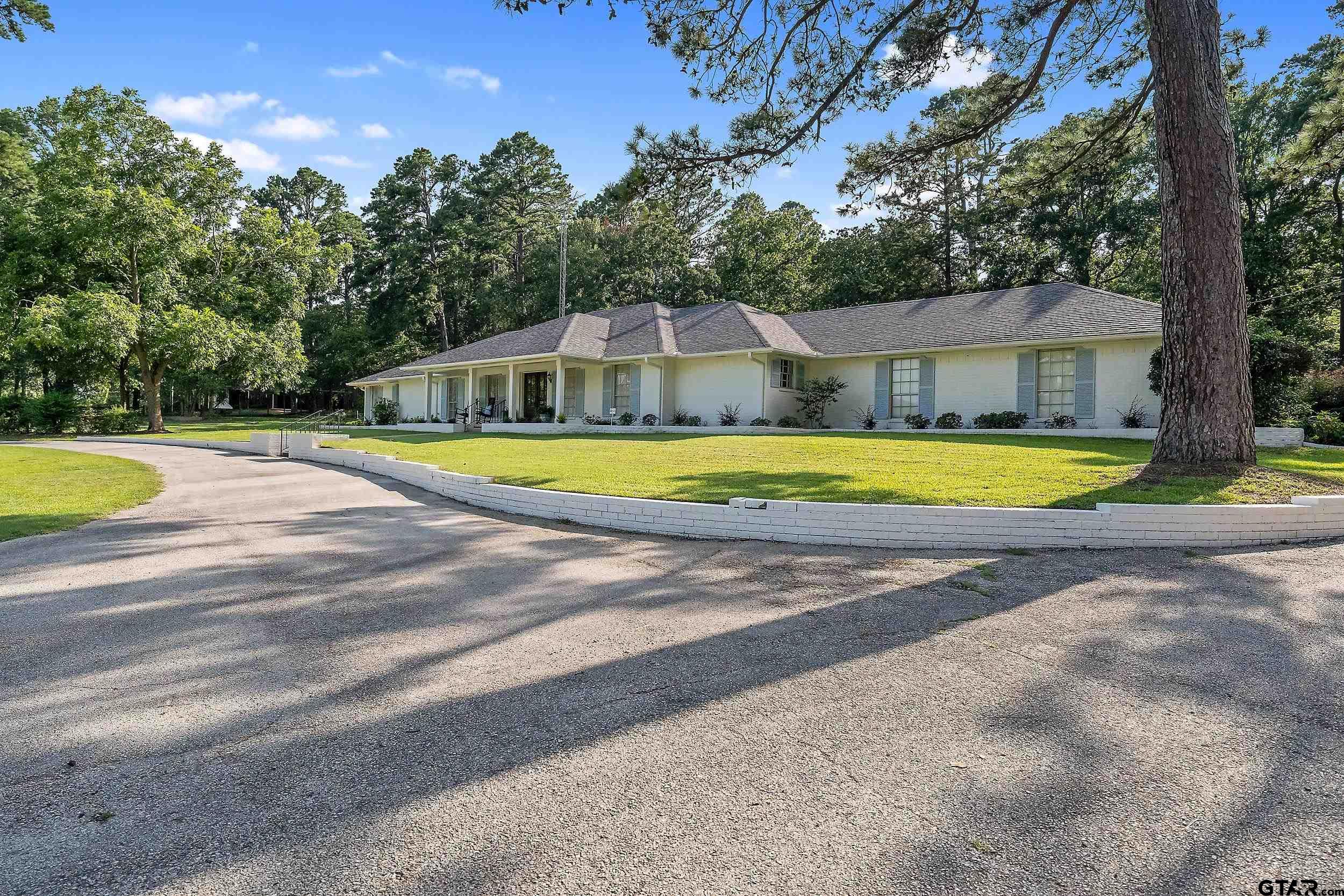 16708 Beddingfield Road Flint, TX 75762 - Photo 3 of 40 a front view of a house with swimming pool
