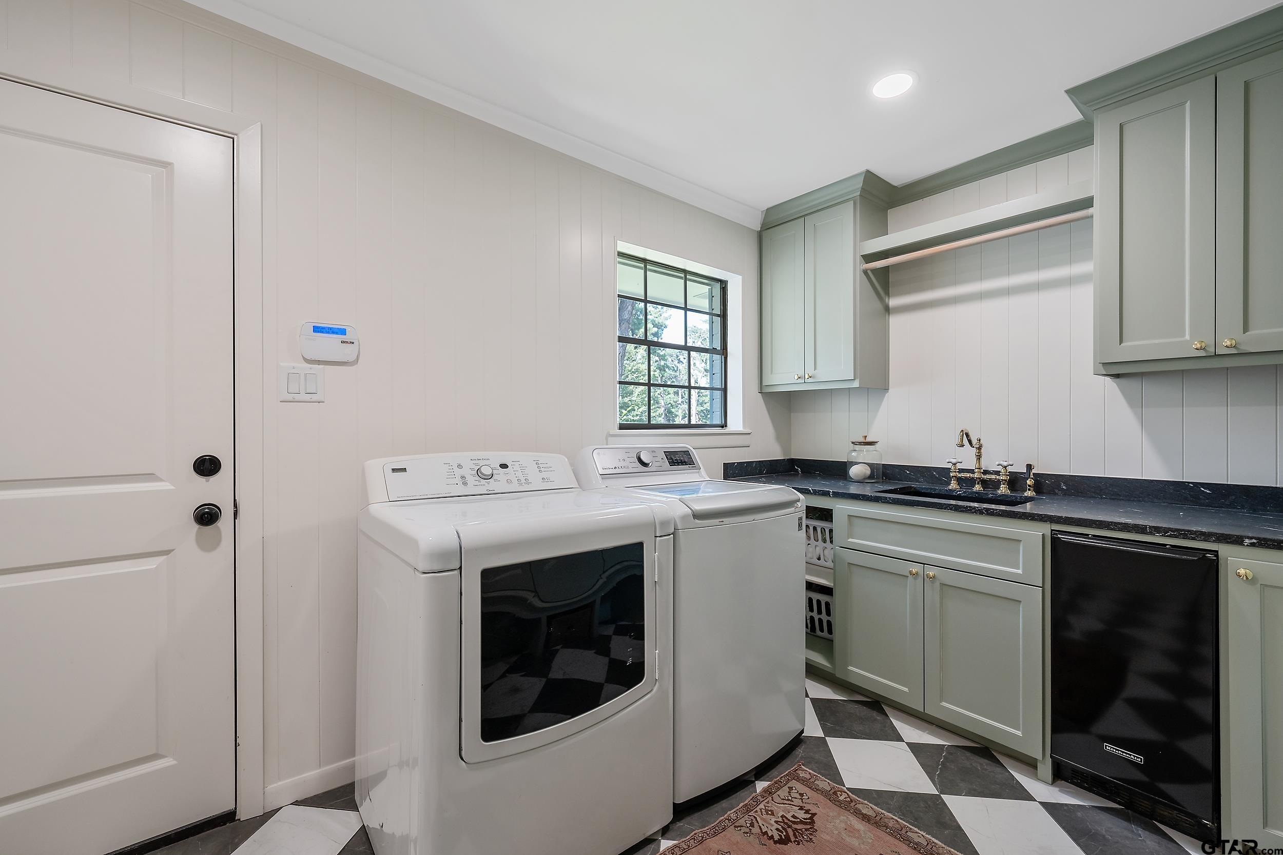 16708 Beddingfield Road Flint, TX 75762 - Photo 37 of 40 a kitchen with a sink stove and cabinets