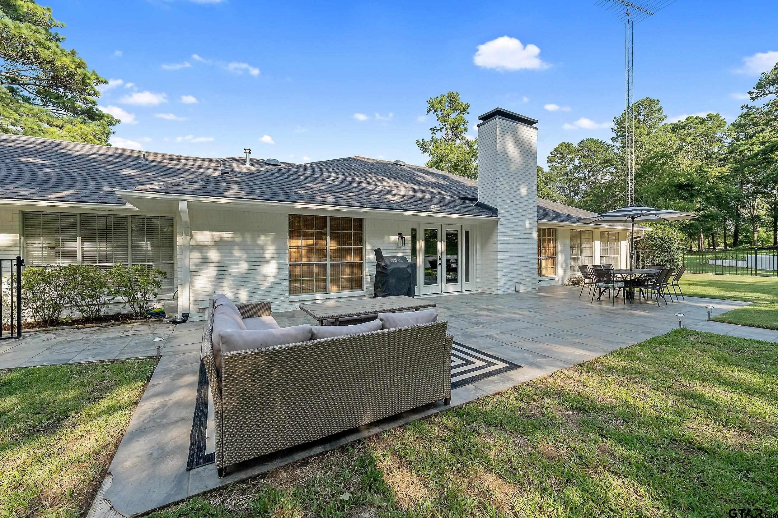 16708 Beddingfield Road Flint, TX 75762 - Photo 38 of 40 a view of a house with backyard and sitting area