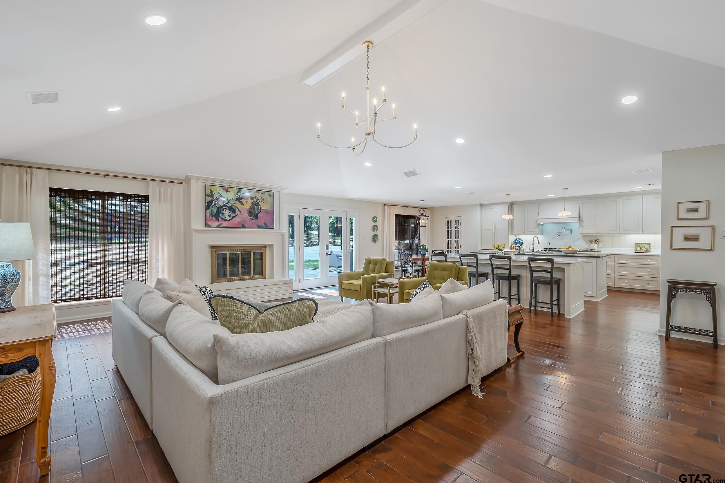 16708 Beddingfield Road Flint, TX 75762 - Photo 8 of 40 a living room with furniture kitchen view and a wooden floor