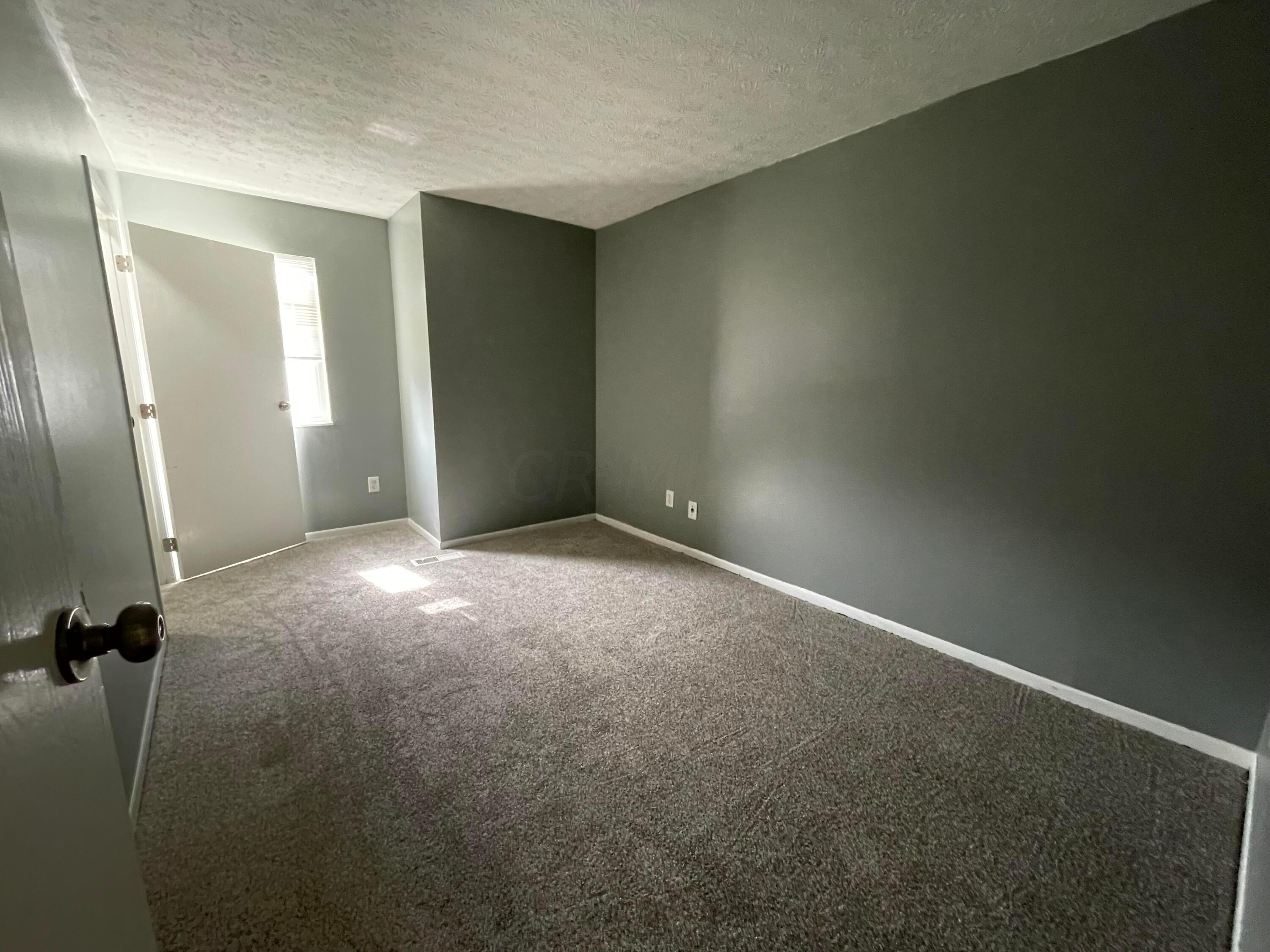 5236 Dierker Road, Unit B Columbus, OH 43220 - Photo 7 of 16 IMG_6119