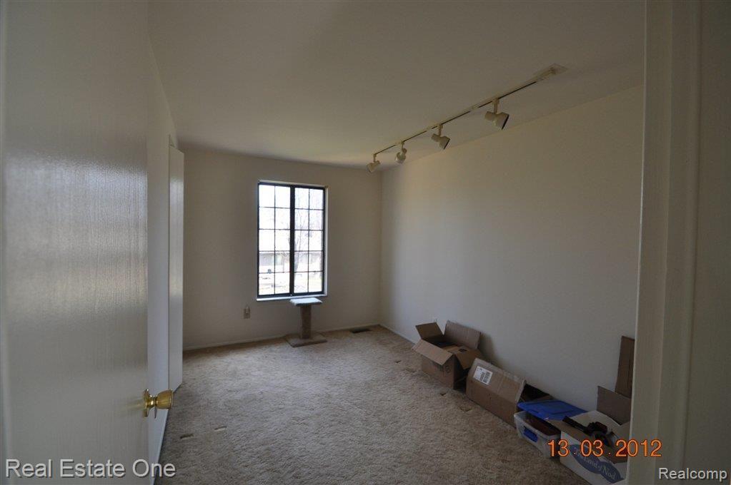 1887 Allenway Court, Unit 95 Rochester, MI 48309 - Photo 12 of 14 1887 allen way 1321.JPG