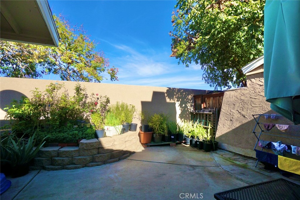 44557 La Paz Road Temecula, CA 92592 - Photo 19 of 24 a view of a street with a building in front of it