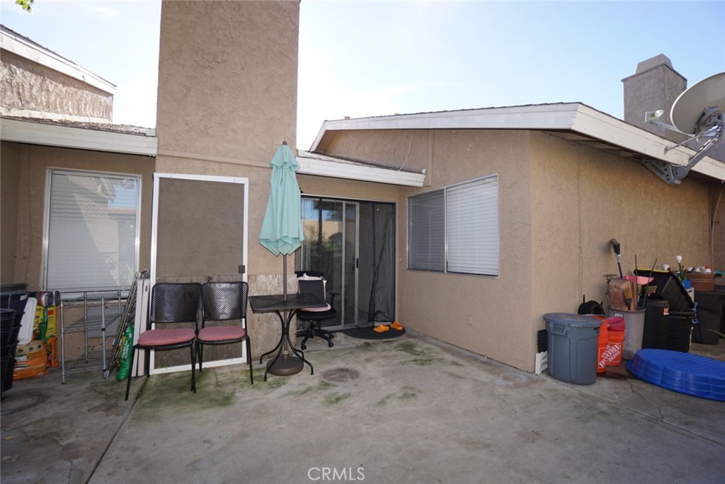 44557 La Paz Road Temecula, CA 92592 - Photo 20 of 24 a living room with furniture