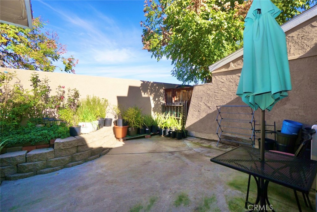 44557 La Paz Road Temecula, CA 92592 - Photo 21 of 24 a view of a patio with table and chairs and potted plants