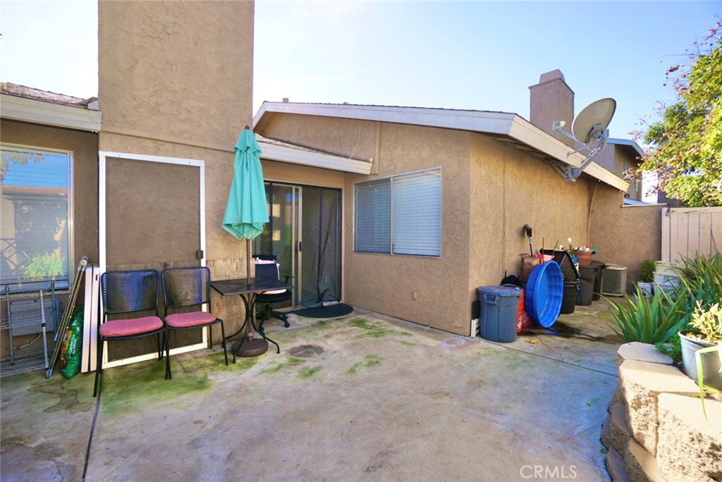 44557 La Paz Road Temecula, CA 92592 - Photo 23 of 24 a room with furniture