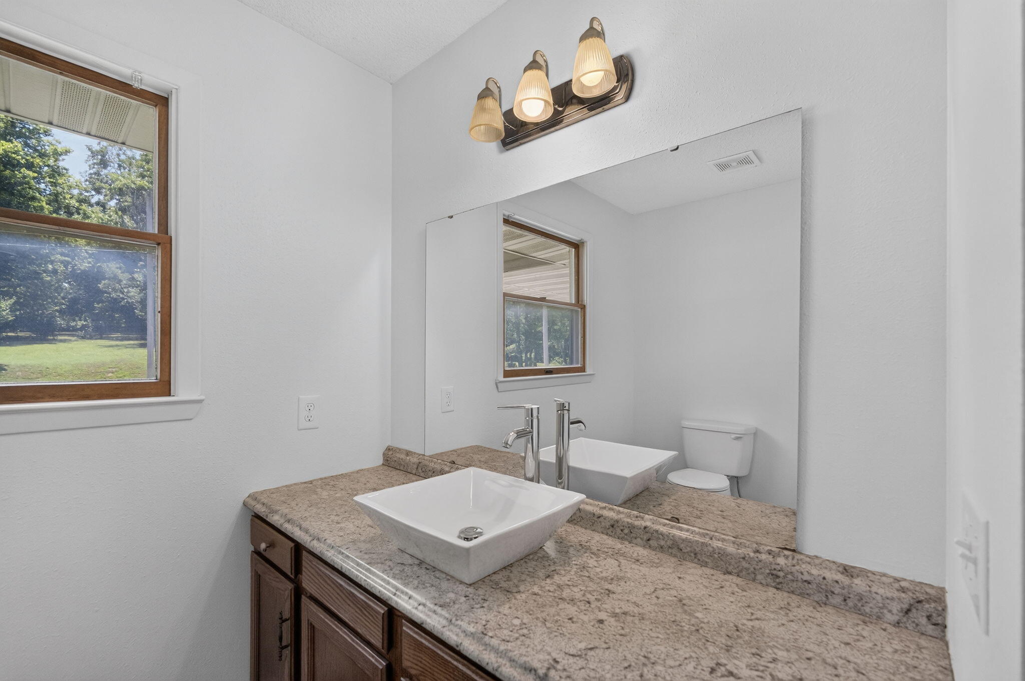 113 West Edgewood Street Crane, MO 65633 - Photo 15 of 24 15-web-or-mls-20260731-20260731-DSC09489