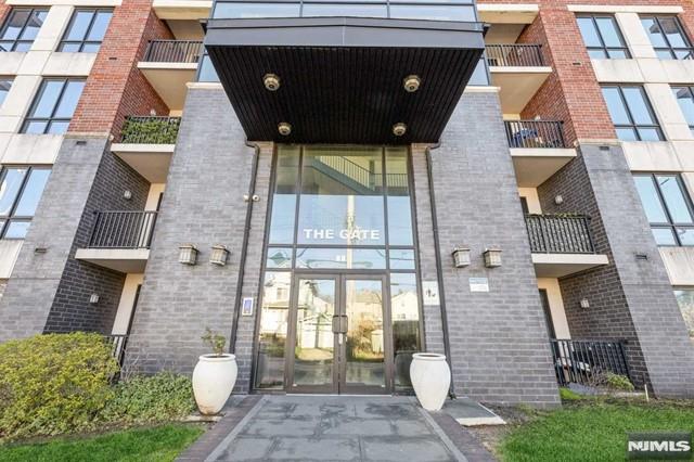 17 Meadow Road, Unit 401 Rutherford, NJ 07070 - Photo 23 of 29