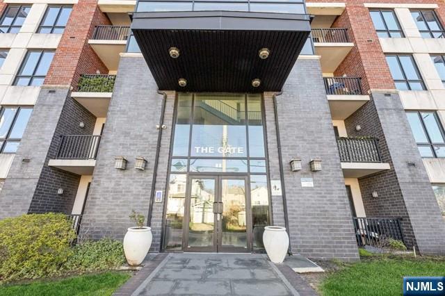 17 Meadow Road, Unit 401 Rutherford, NJ 07070 - Photo 23 of 29 a front view of a house