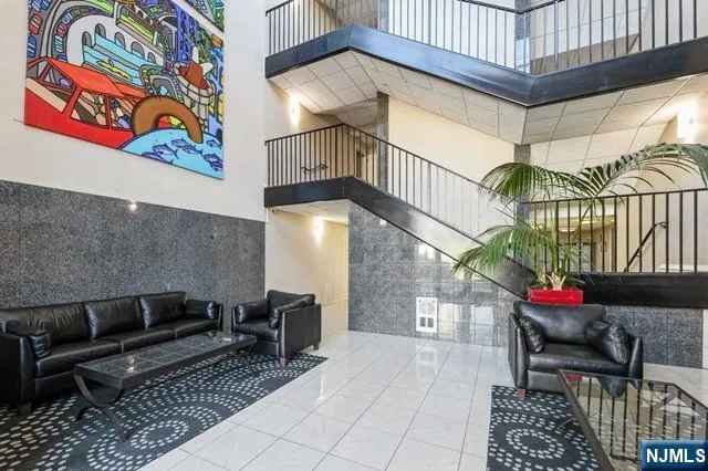 a view of entryway with outdoor seating