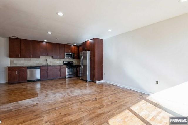 17 Meadow Road, Unit 401 Rutherford, NJ 07070 - Photo 6 of 29