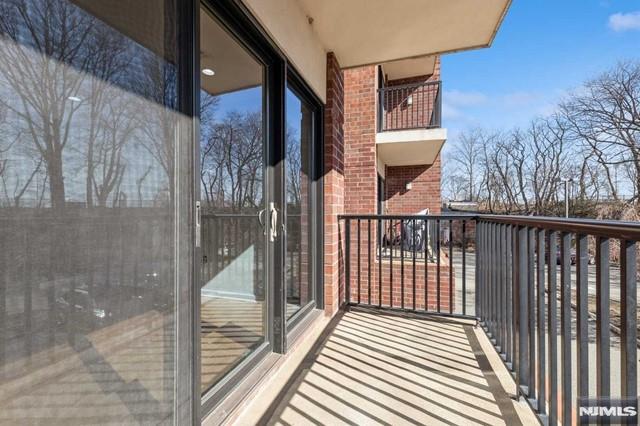 17 Meadow Road, Unit 401 Rutherford, NJ 07070 - Photo 8 of 29