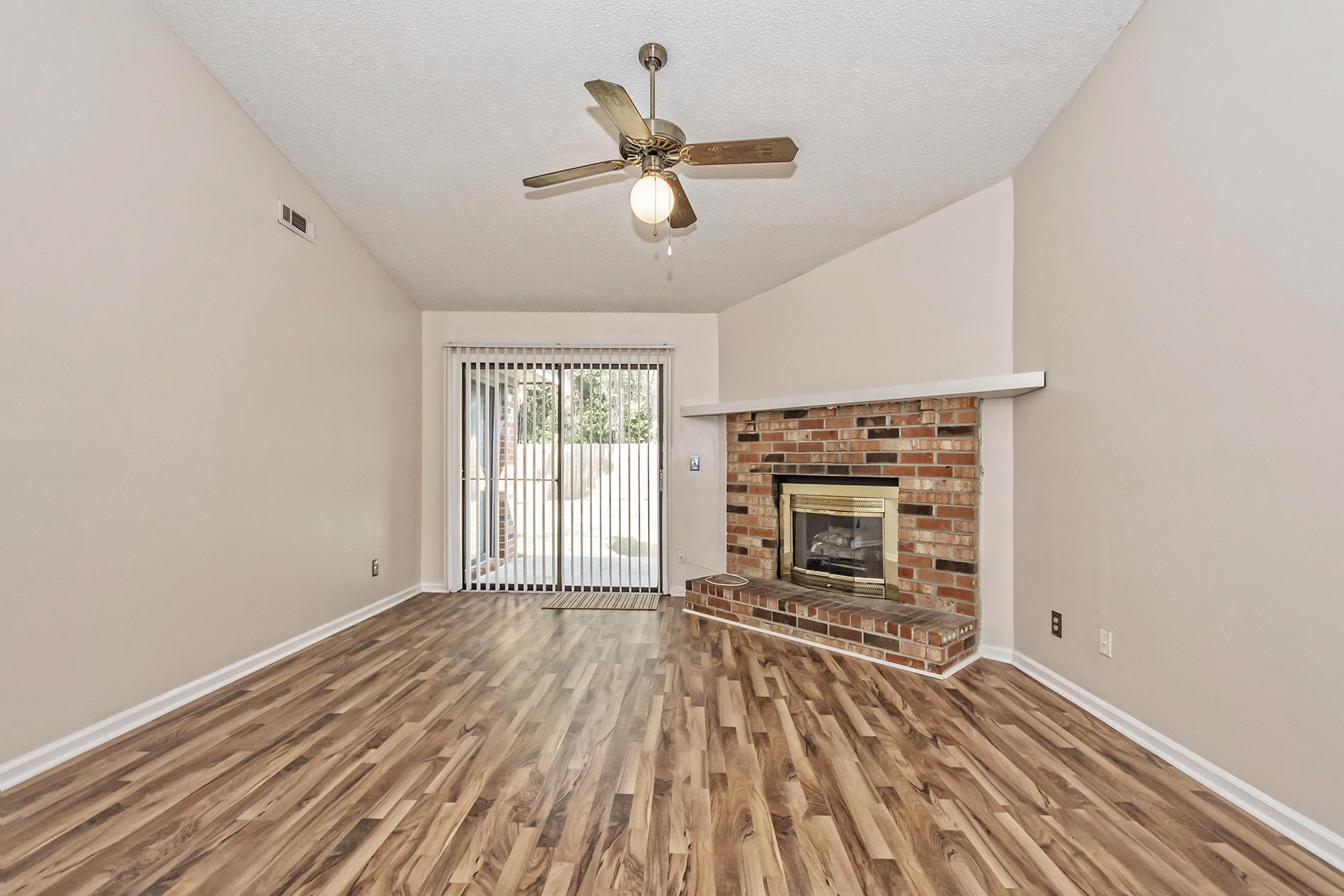 719 Temple Road, Unit A Ladson, SC 29456 - Photo 7 of 33 DSC_0068
