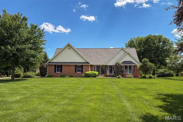 $601,900 | 752 East 4th Street, Aviston, IL 62216