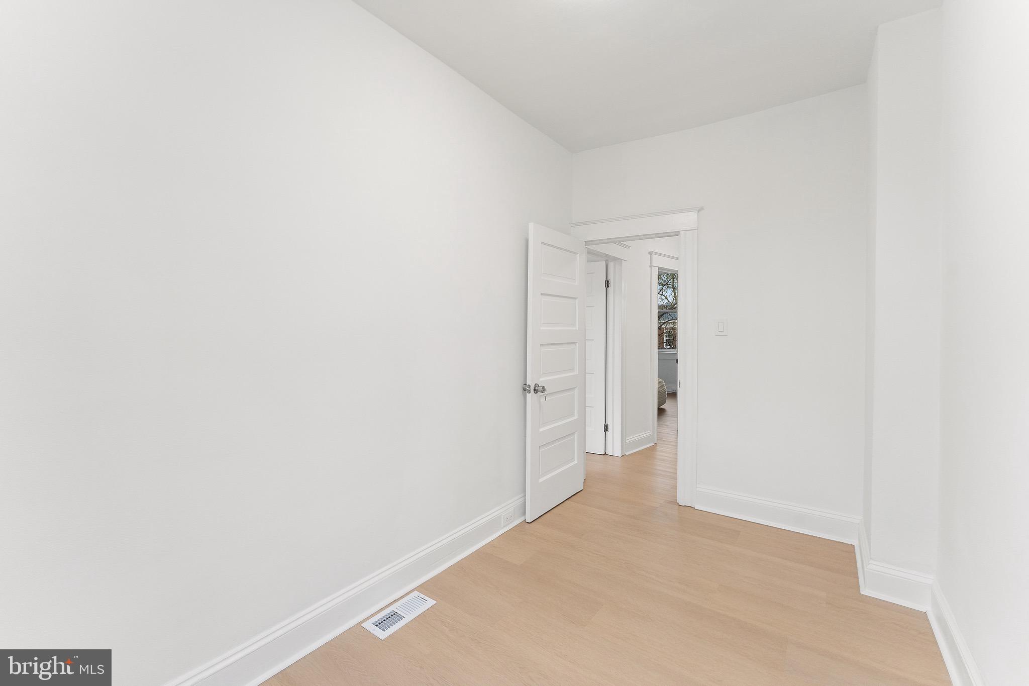 15 South Tremont Road Baltimore, MD 21229 - Photo 9 of 26