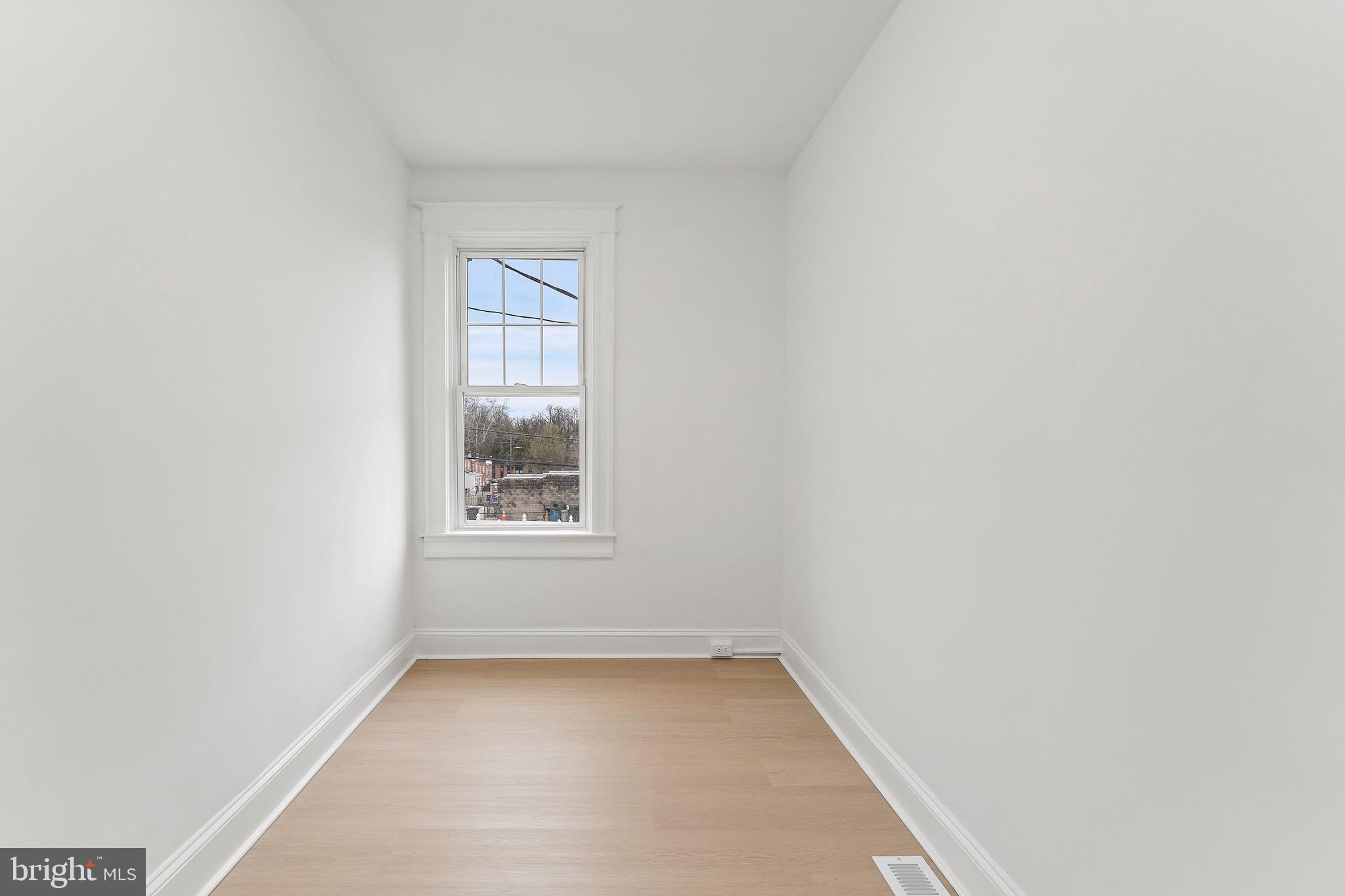 15 South Tremont Road Baltimore, MD 21229 - Photo 10 of 26