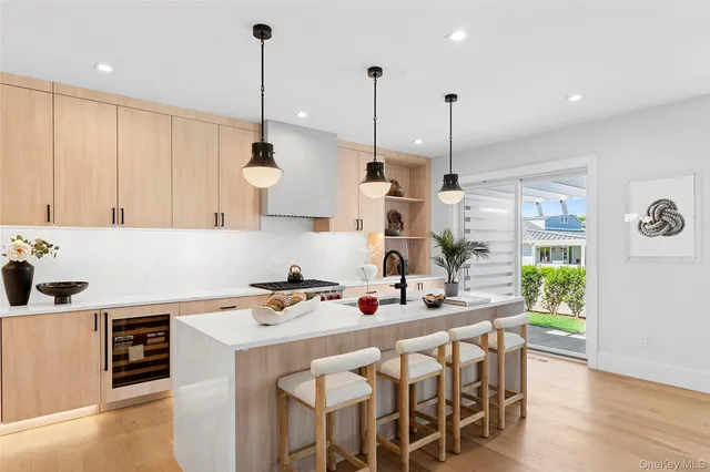 $1,399,000 | 12 Depot, Unit 103 (PEARL WAY), Westhampton Beach, NY 11978