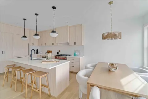 $1,399,000 | 12 Depot, Unit 103 (PEARL WAY), Westhampton Beach, NY 11978