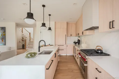 $1,399,000 | 12 Depot, Unit 103 (PEARL WAY), Westhampton Beach, NY 11978