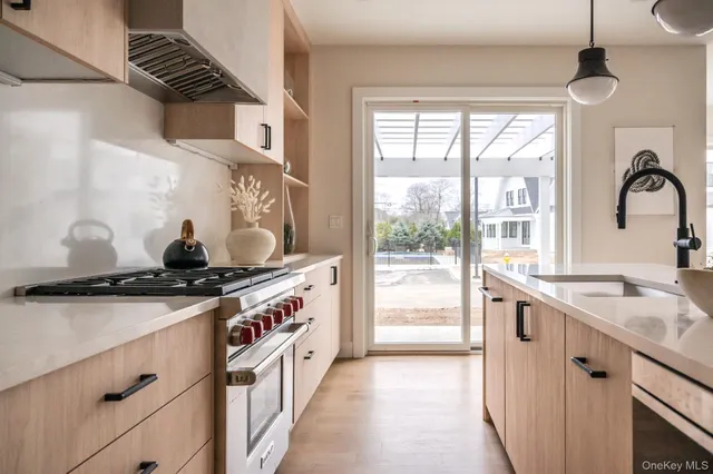 $1,399,000 | 12 Depot, Unit 103 (PEARL WAY), Westhampton Beach, NY 11978