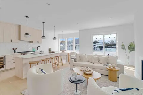 $1,399,000 | 12 Depot, Unit 103 (PEARL WAY), Westhampton Beach, NY 11978