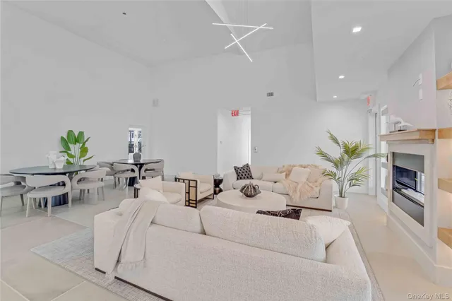 $1,399,000 | 12 Depot, Unit 103 (PEARL WAY), Westhampton Beach, NY 11978