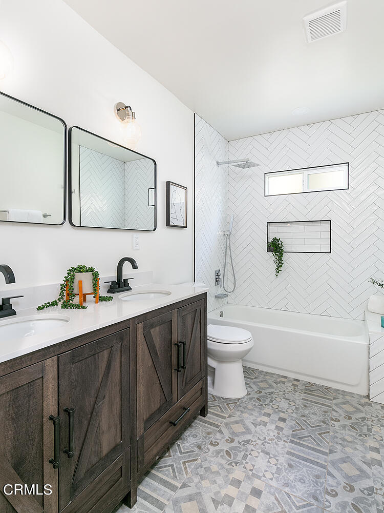 2375 Catherine Road Altadena, CA 91001 - Photo 29 of 50 a bathroom with a sink a toilet and a bathtub