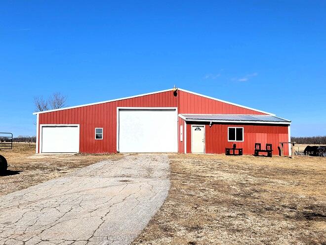 14612 Slager Road Franklin, WI 54230 - Photo 21 of 36 Barn Front
