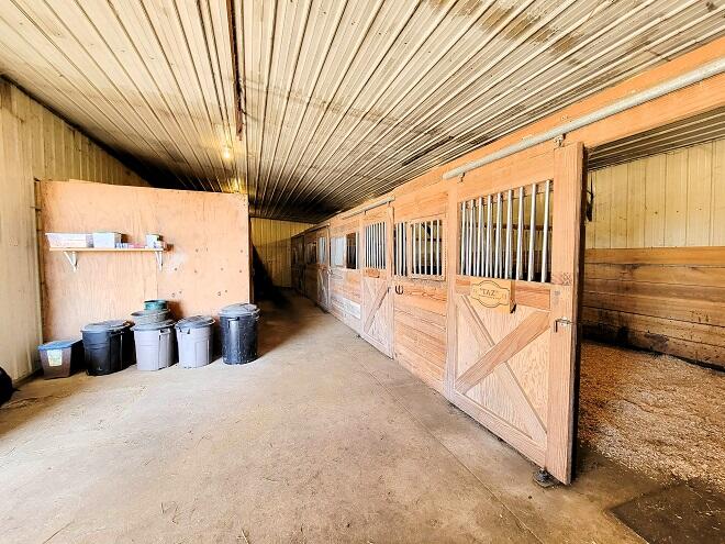 14612 Slager Road Franklin, WI 54230 - Photo 24 of 36 2nd stall