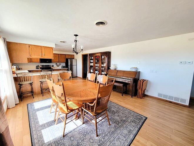 14612 Slager Road Franklin, WI 54230 - Photo 6 of 36 Dining