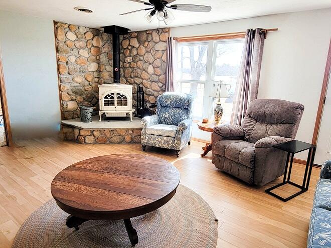 14612 Slager Road Franklin, WI 54230 - Photo 7 of 36 Living room