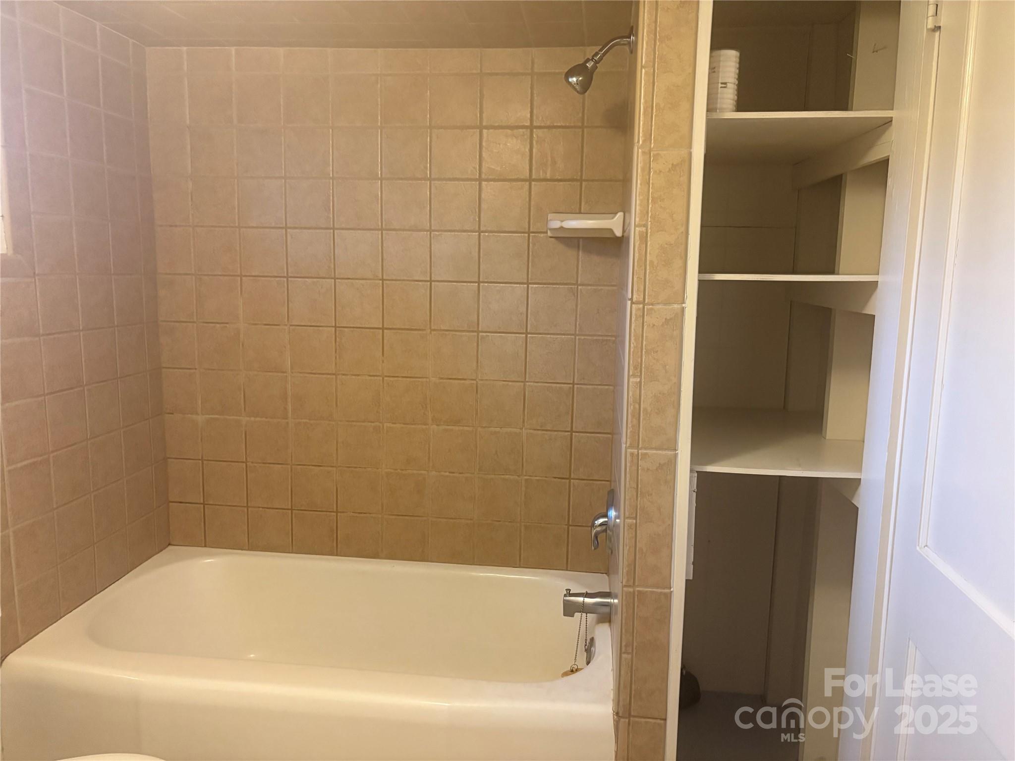 6625 Long Road Matthews, NC 28104 - Photo 14 of 23 a bathroom with a bathtub