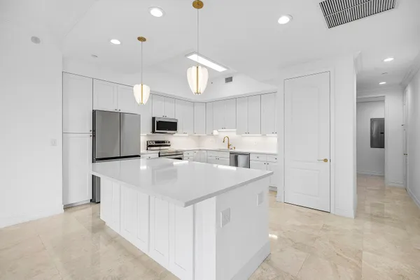 $6,800 | 550 Southeast Mizner Boulevard, Unit B906, Boca Raton, FL 33432