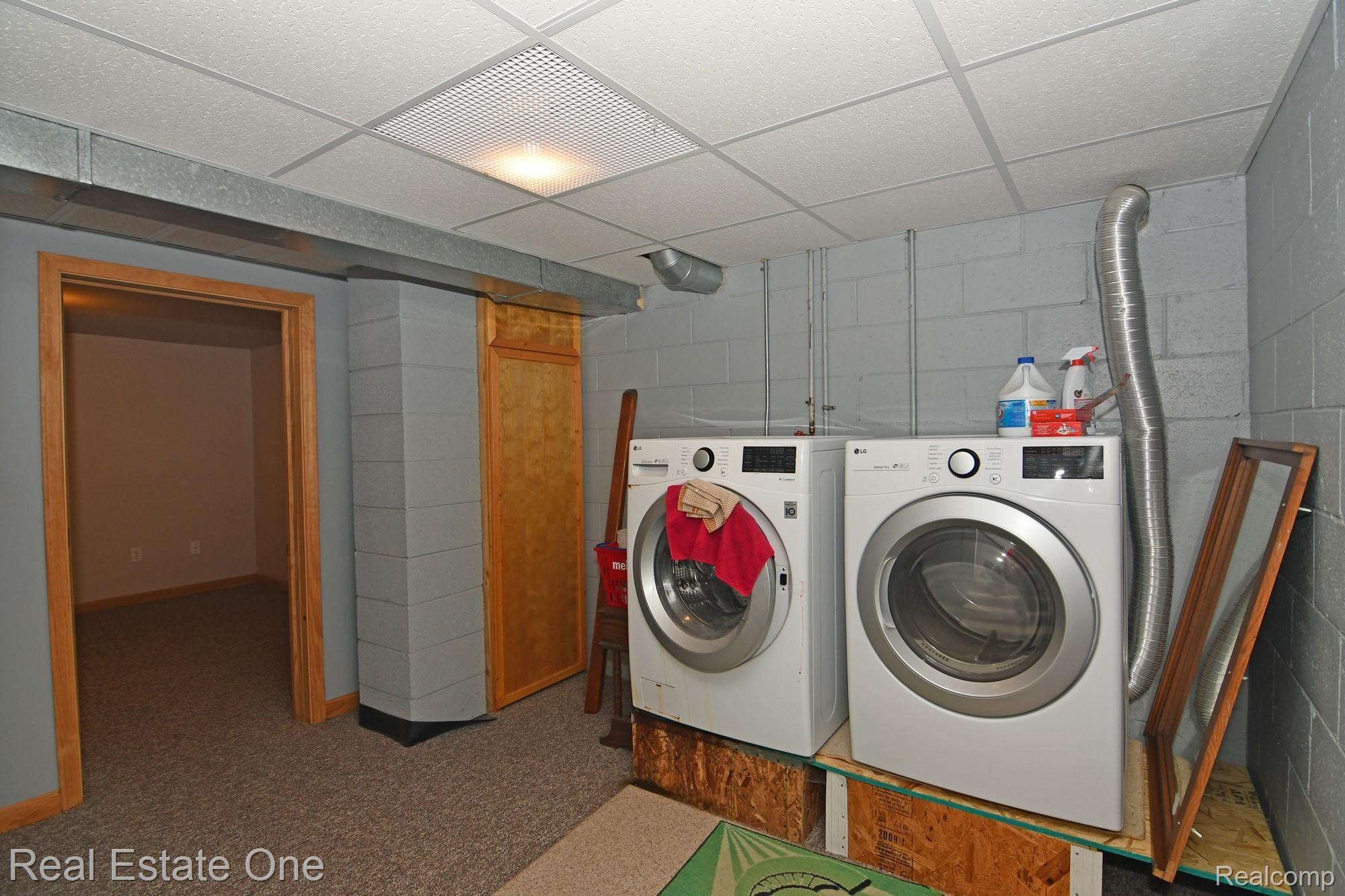 4270 Pheasant Road Lincoln, MI 48742 - Photo 26 of 33 Laundry Room