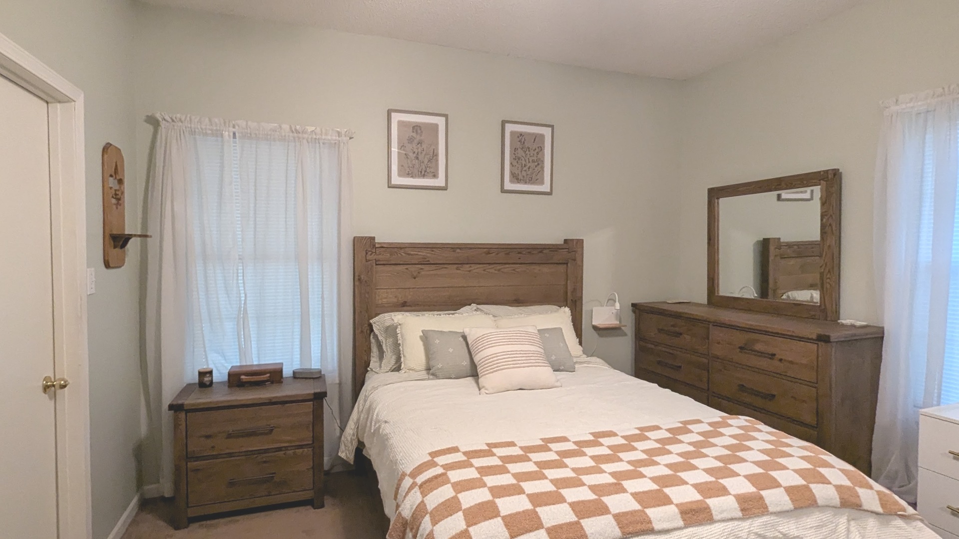 817 Chestnut Avenue Dixon, IL 61021 - Photo 17 of 31 a bedroom with a bed and a mirror