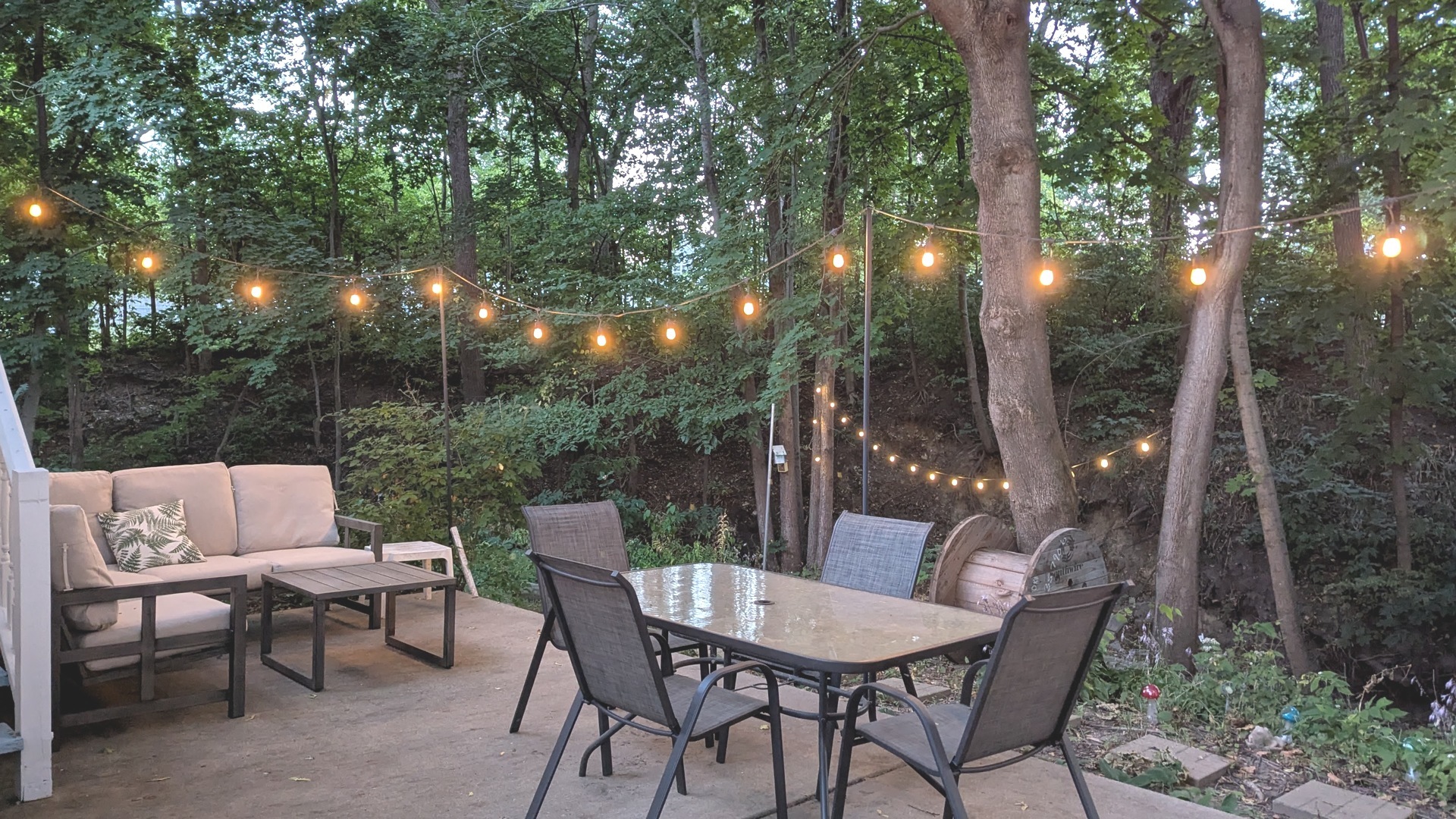 817 Chestnut Avenue Dixon, IL 61021 - Photo 6 of 31 a view of a patio with a table and chairs