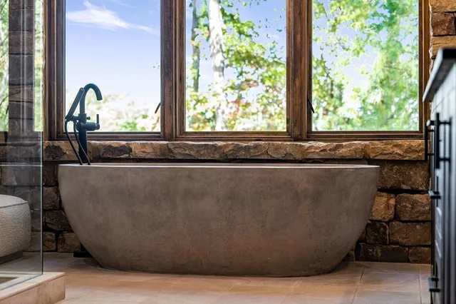 $2,895,000 | 16 Navajo Trail, McCaysville, GA 30555