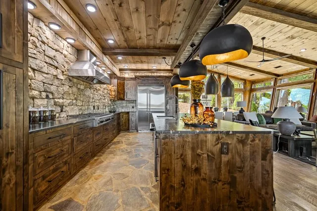 $2,895,000 | 16 Navajo Trail, McCaysville, GA 30555