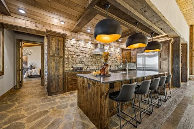 $2,895,000 | 16 Navajo Trail, McCaysville, GA 30555