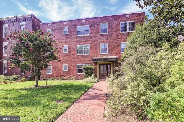 $2,500 | 1411 Massachusetts Avenue Southeast, Unit 6, Washington, DC 20003