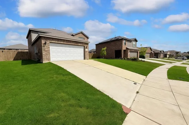 $2,299 | 913 Serena Drive, Ferris, TX 75125