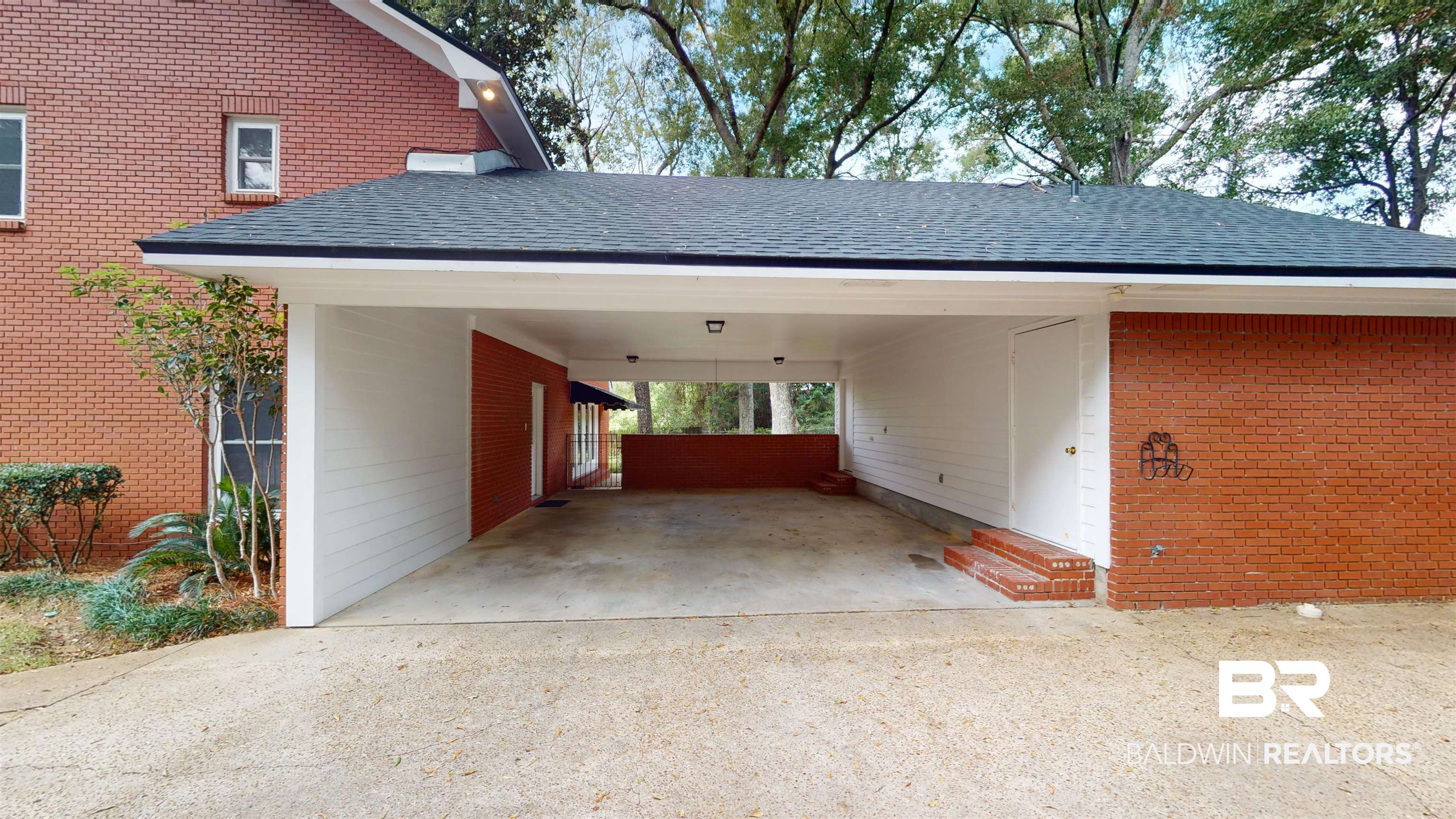 5700 North Regency Court Mobile, AL 36609 - Photo 21 of 24 Carport