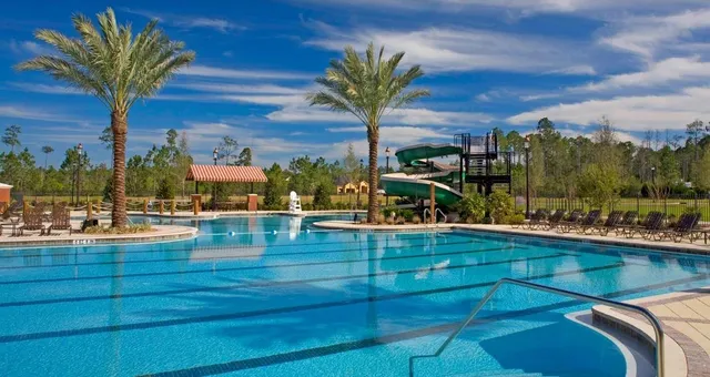 a tennis court that has tennis net