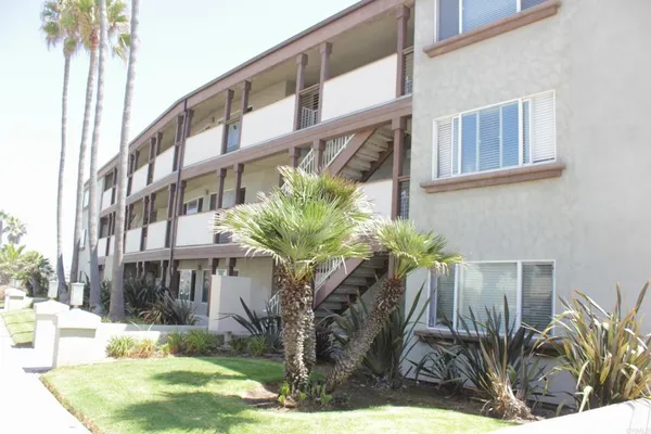 $579,900 | 1365 Seacoast Drive, Unit E, Imperial Beach, CA 91932