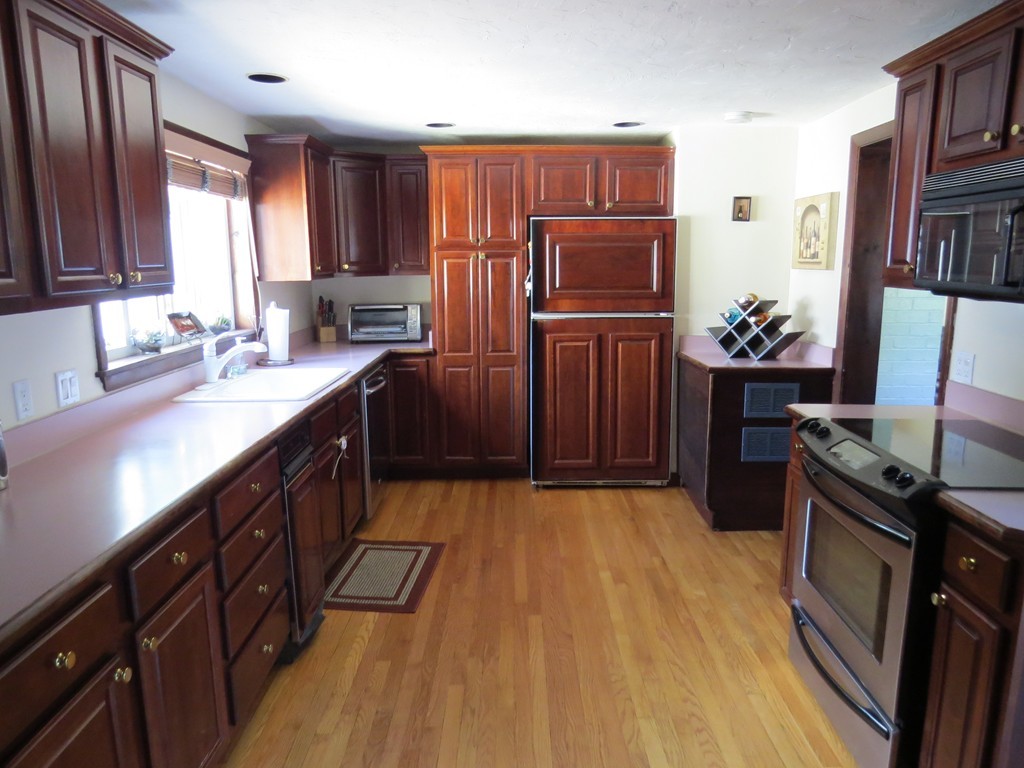 10 Springhill Road Framingham, MA 01701 - Photo 2 of 24 Gallery Image 2