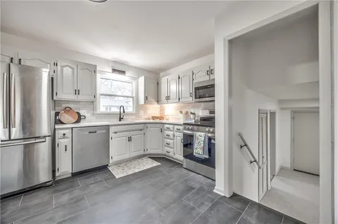 $389,000 | 9314 West 89th Terrace, Overland Park, KS 66212