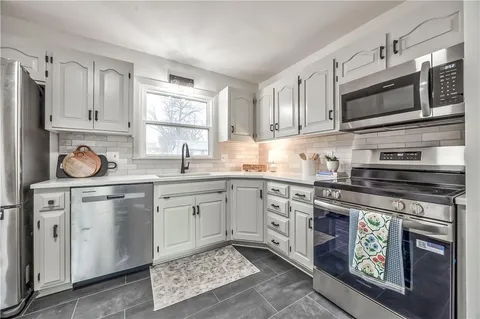 $389,000 | 9314 West 89th Terrace, Overland Park, KS 66212