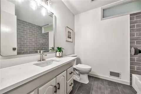 $389,000 | 9314 West 89th Terrace, Overland Park, KS 66212