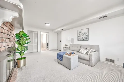 $389,000 | 9314 West 89th Terrace, Overland Park, KS 66212