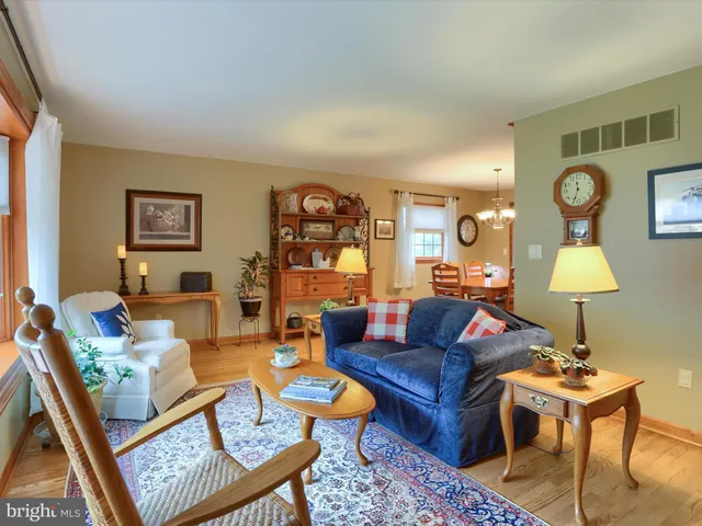 $385,000 | 24 Circle Drive, Mechanicsburg, PA 17055